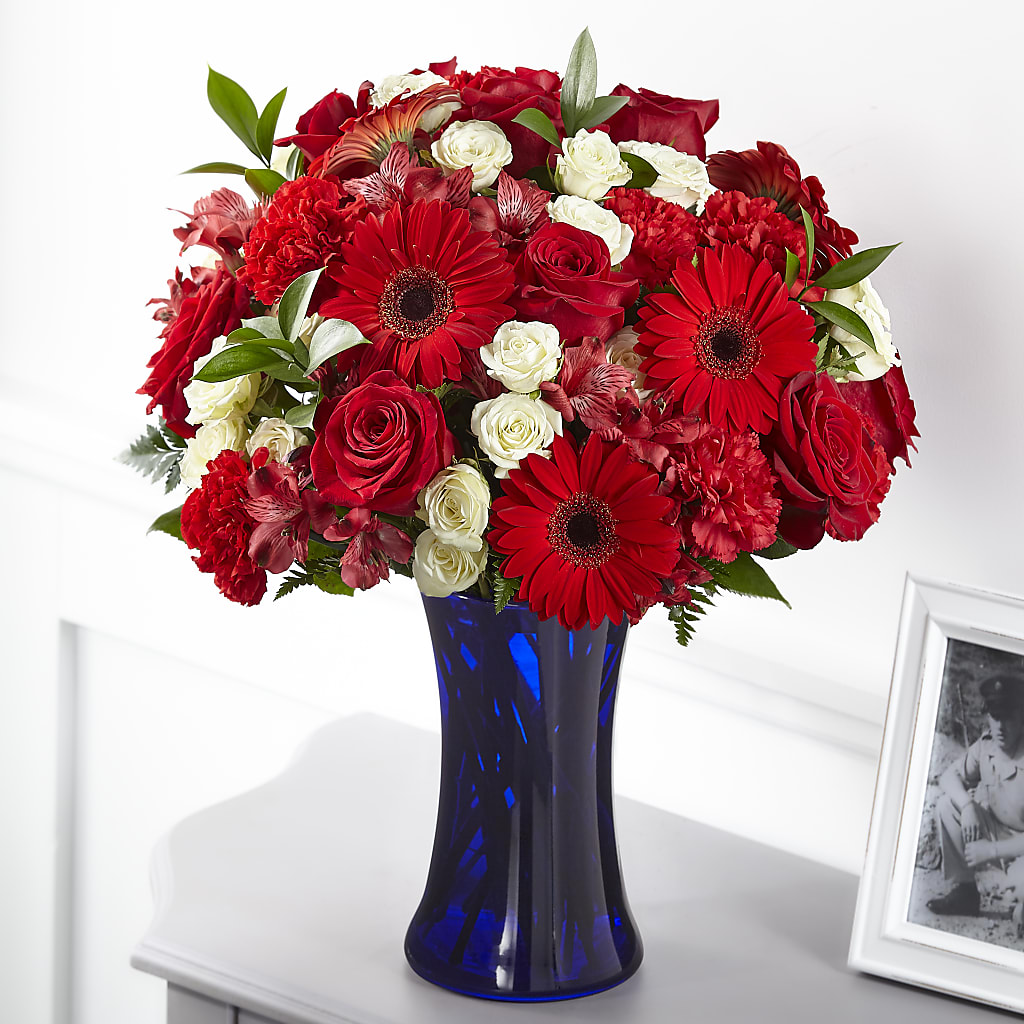 Hearts Embrace Bouquet – Lynchburg Leo Wood Florist, Lynchburg VA