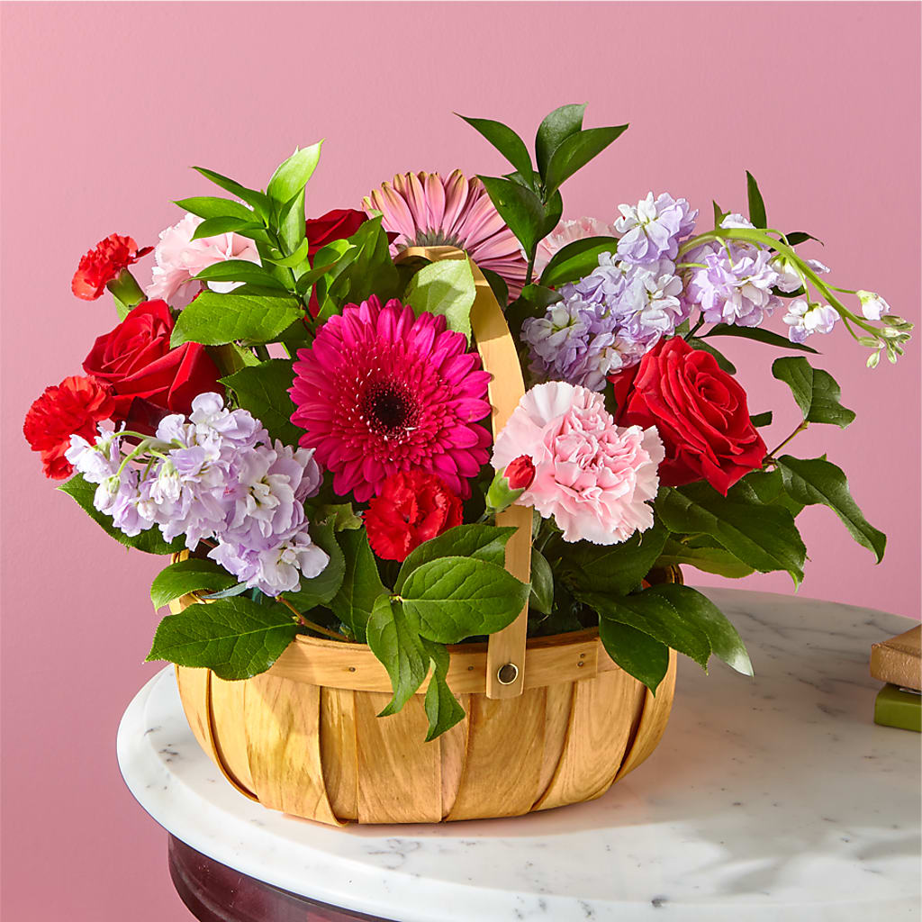 Pink Picnic Basket – Lynchburg Leo Wood Florist, Lynchburg VA