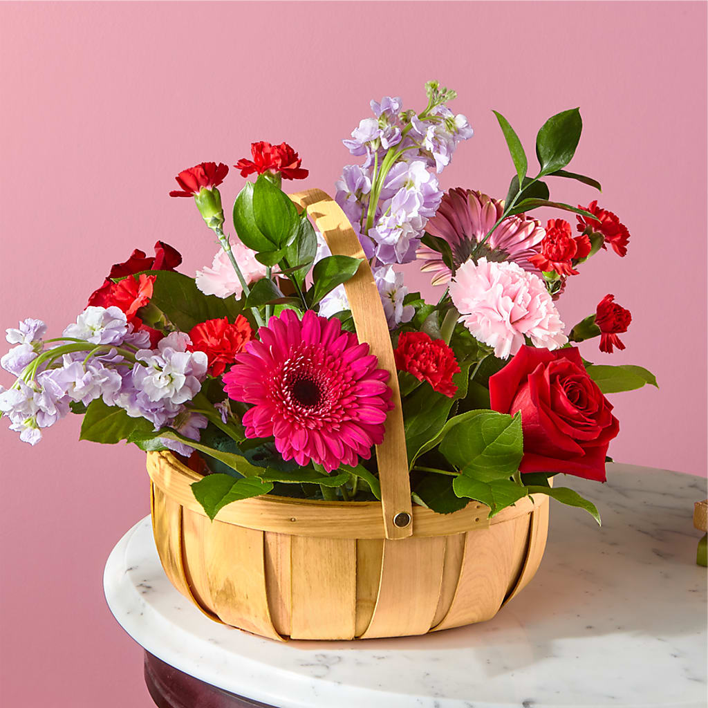 Pink Picnic Basket – Lynchburg Leo Wood Florist, Lynchburg VA