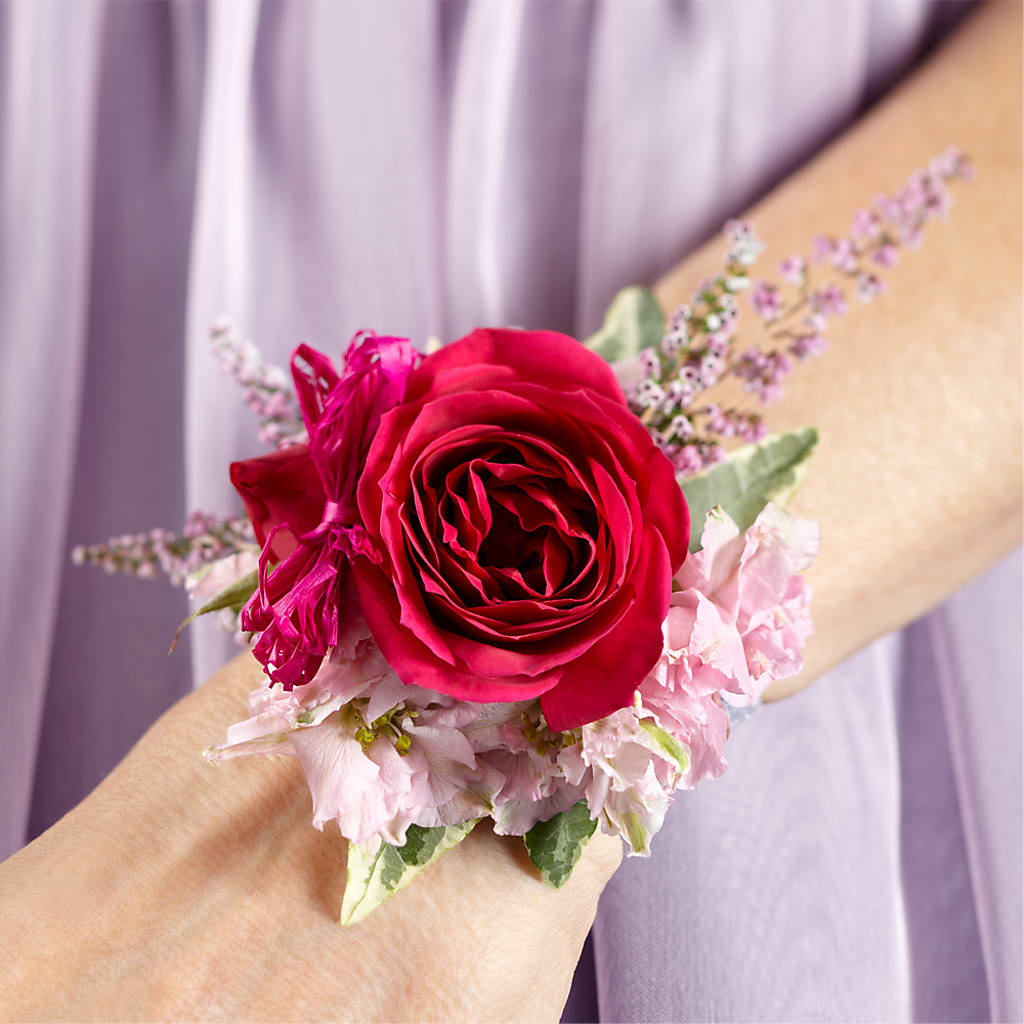 Rose Charm Corsage – Lynchburg Leo Wood Florist, Lynchburg VA