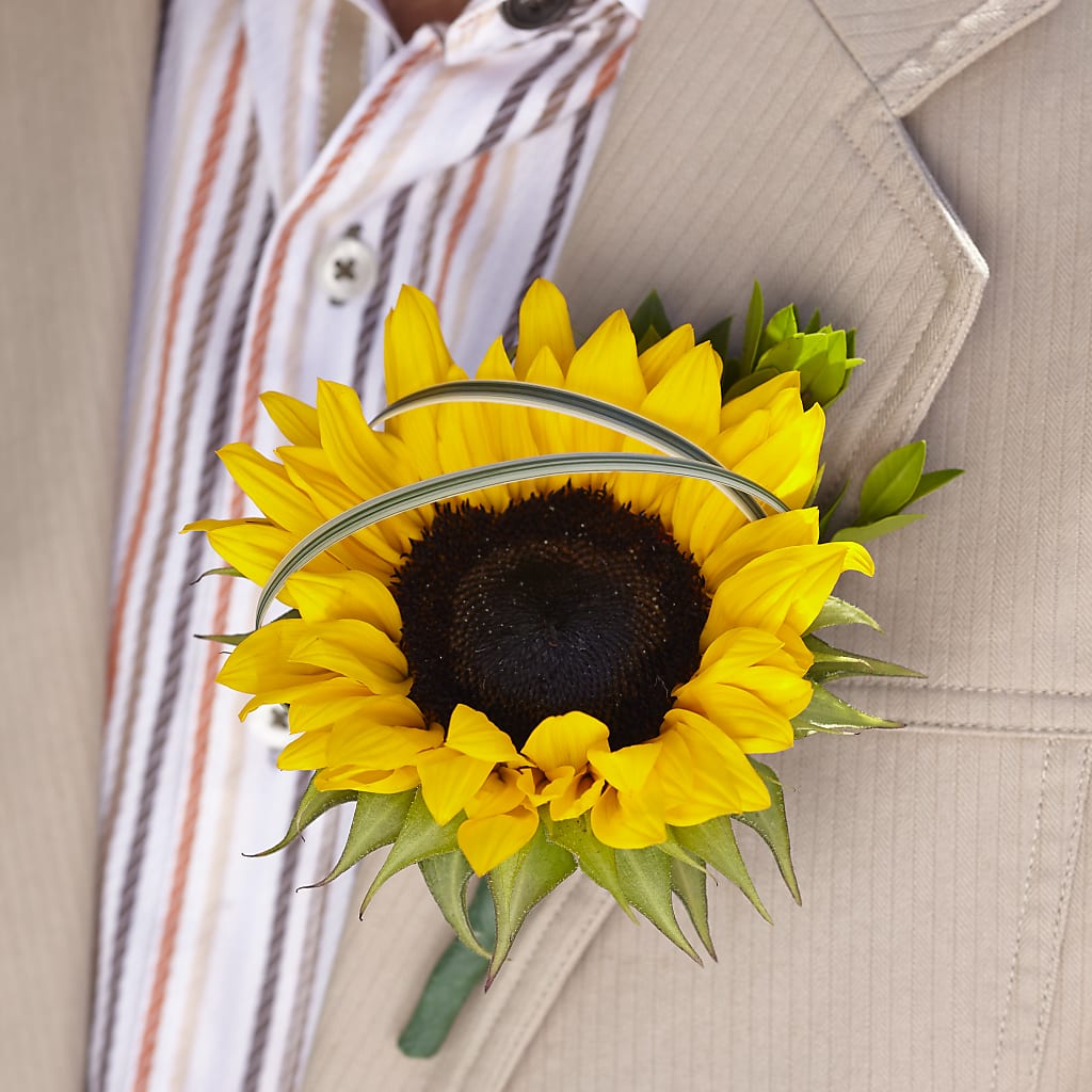 Free Spirit Boutonniere – Lynchburg Leo Wood Florist, Lynchburg VA