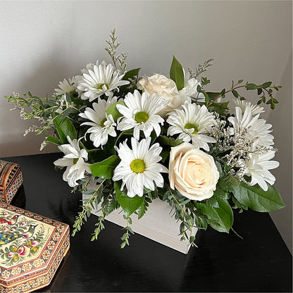 Fresh Linen Box Bouquet –  Lynchburg Leo Wood Florist, Lynchburg VA