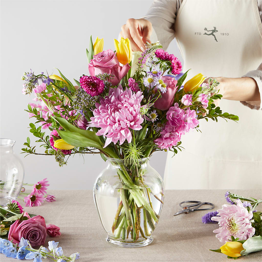 Pastel Tradition - A Florist Original –  Lynchburg Leo Wood Florist, Lynchburg VA