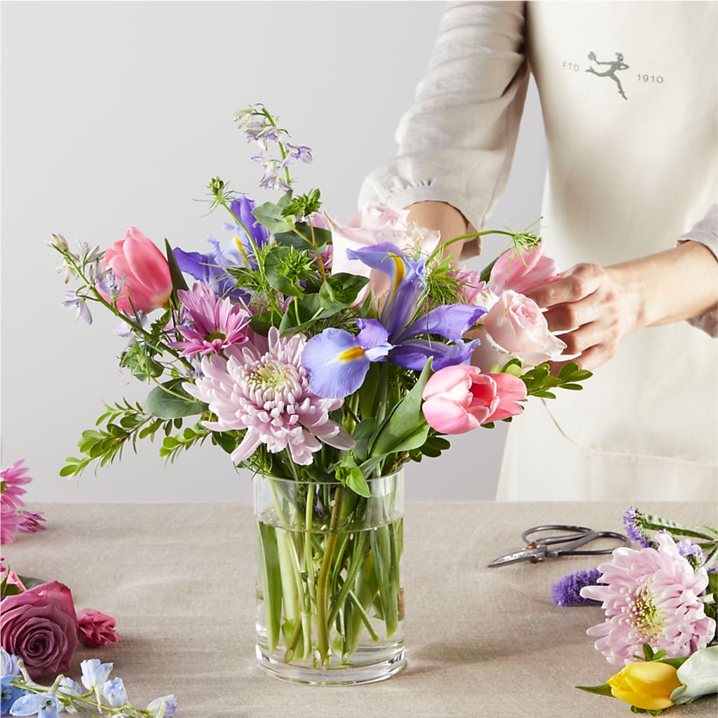 Pastel Tradition - A Florist Original –  Lynchburg Leo Wood Florist, Lynchburg VA
