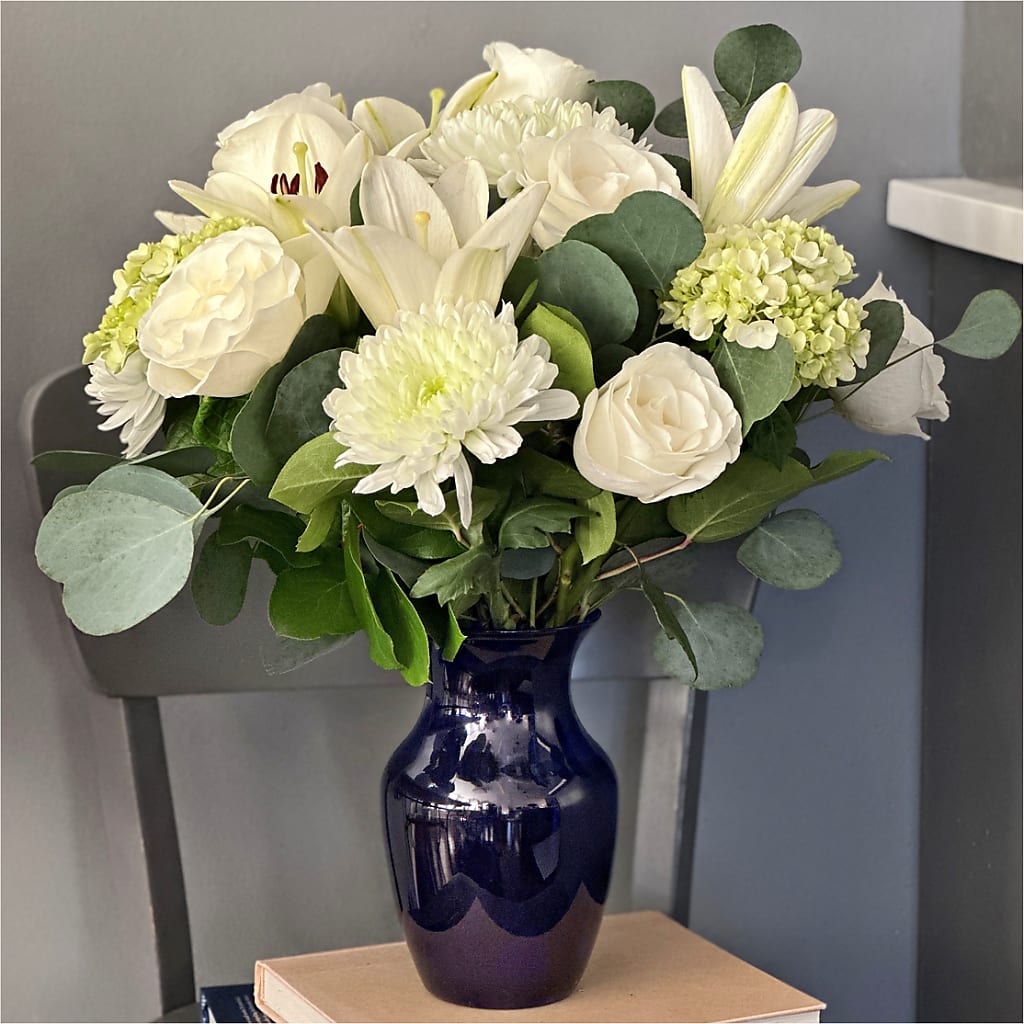 Snowy Dreams Bouquet –  Lynchburg Leo Wood Florist, Lynchburg VA