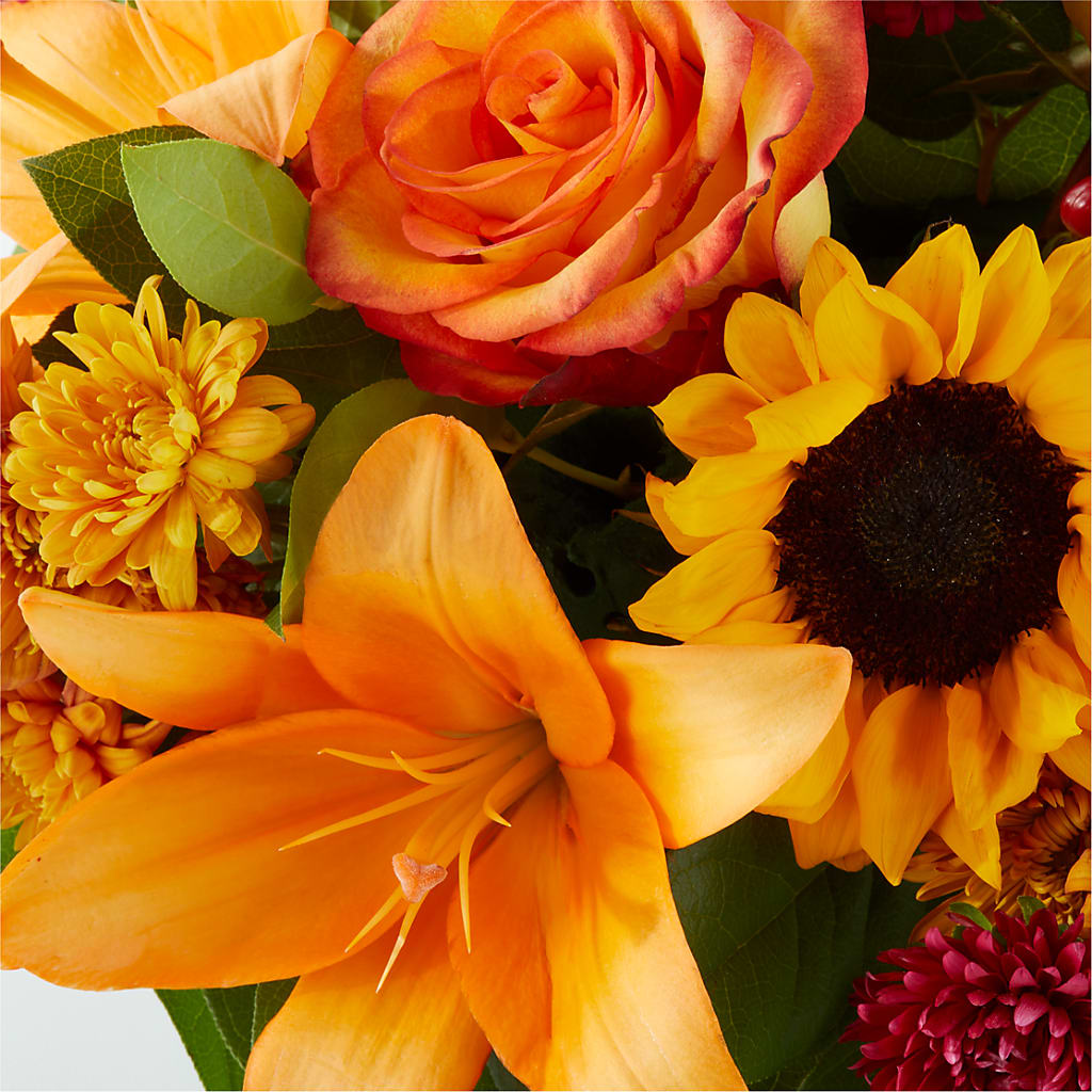 Grateful Centerpiece –  Lynchburg Leo Wood Florist, Lynchburg VA